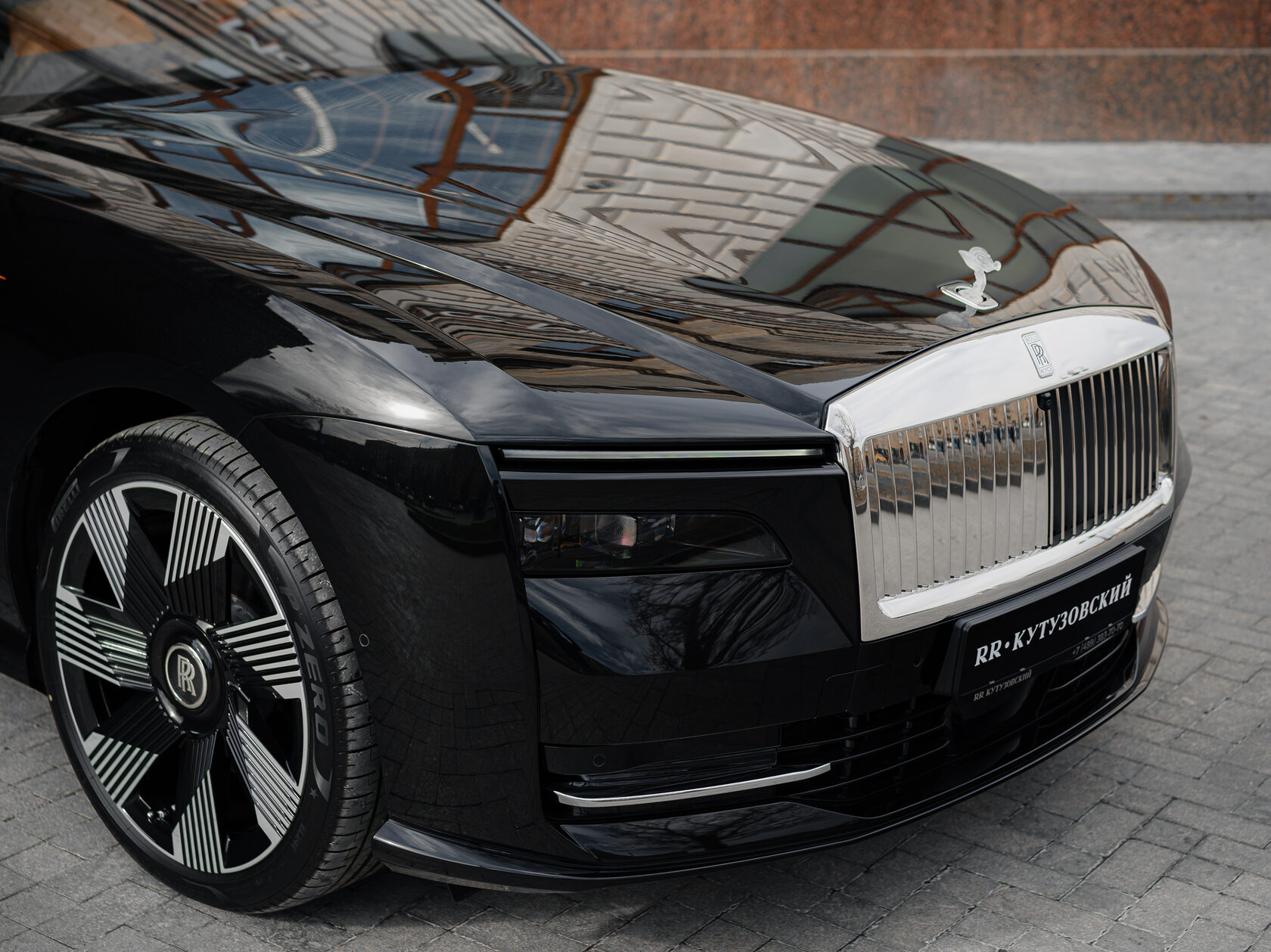 Rolls-Royce Spectre 2024 год <br>Diamond Black / Черный бриллиант