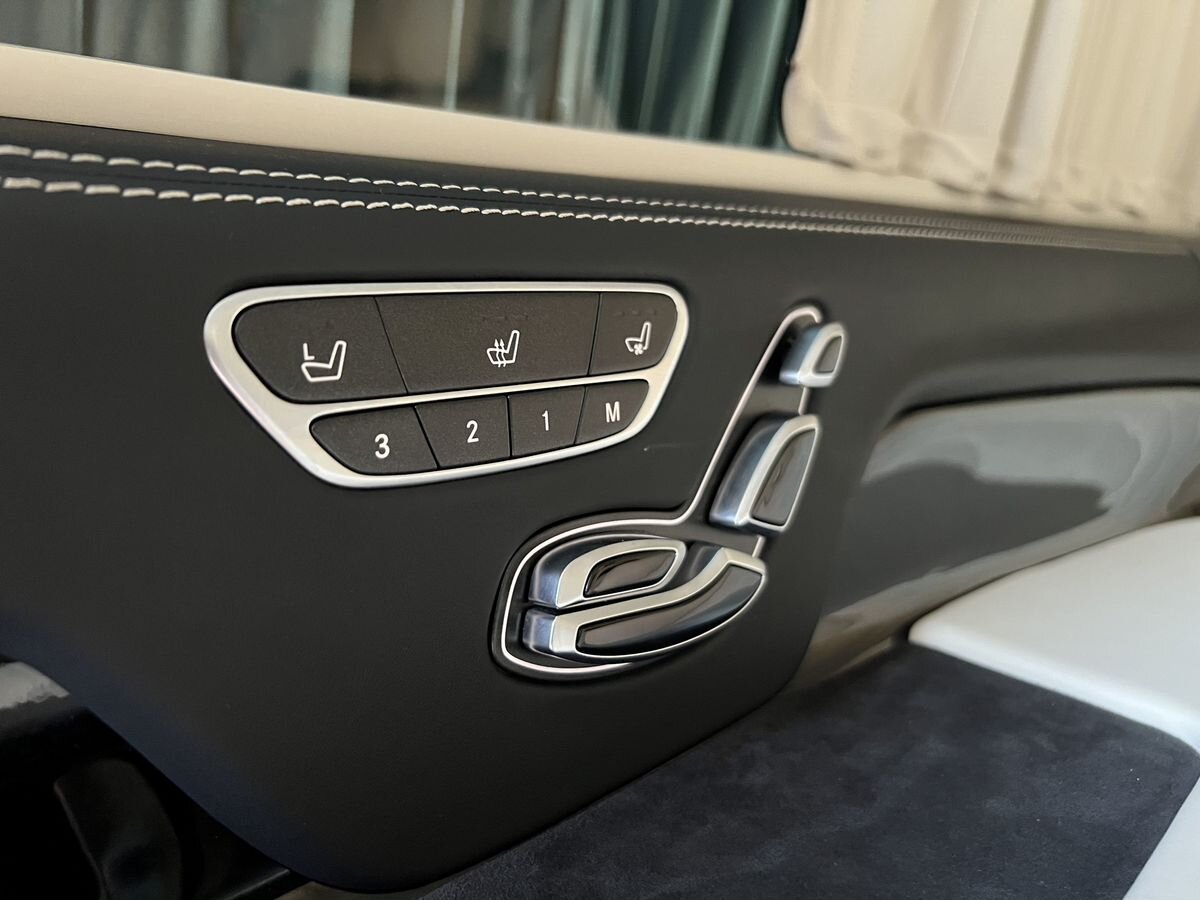 Rolls-Royce V-Класс  <br>Черный