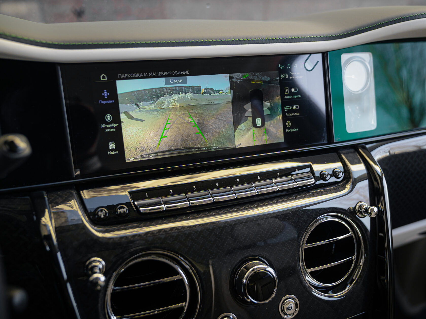 Rolls-Royce Cullinan Black Badge II  <br>Зелёный 