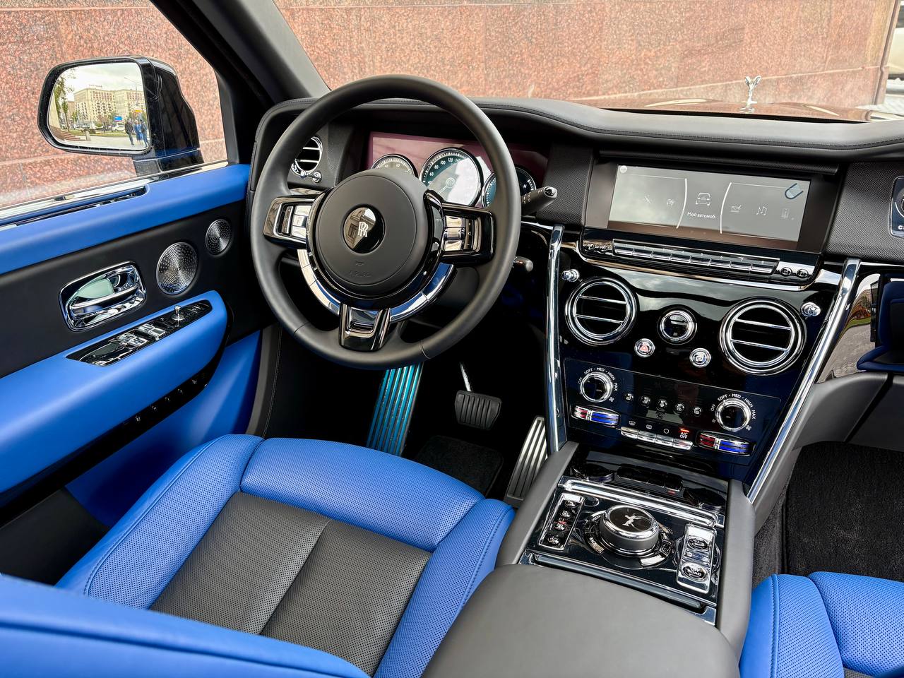 Rolls-Royce Cullinan 2019 год <br>Черный