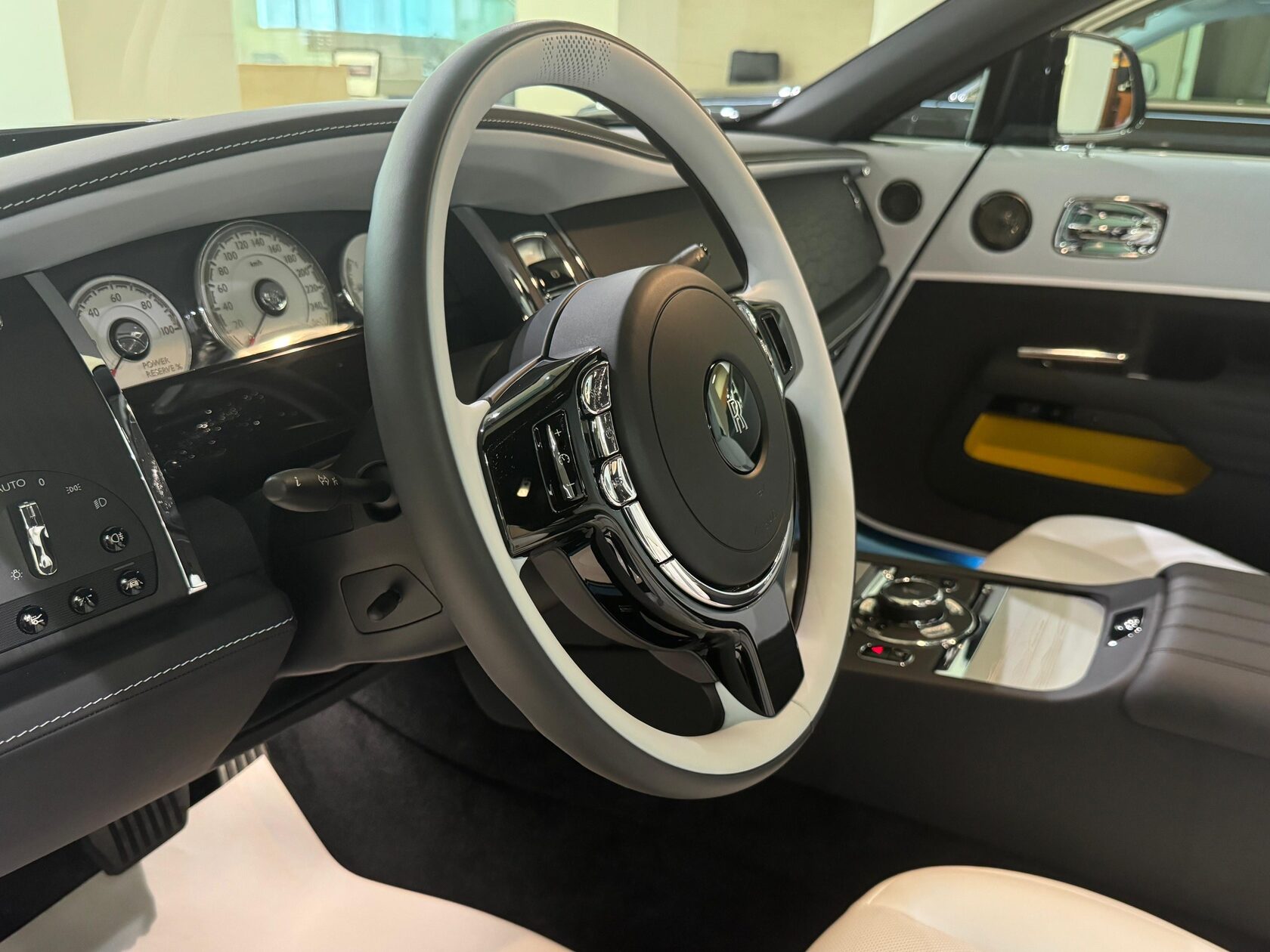 Rolls-Royce Wraith Black Badge Landspeed Collection  <br>Черный/ Небесноголубой