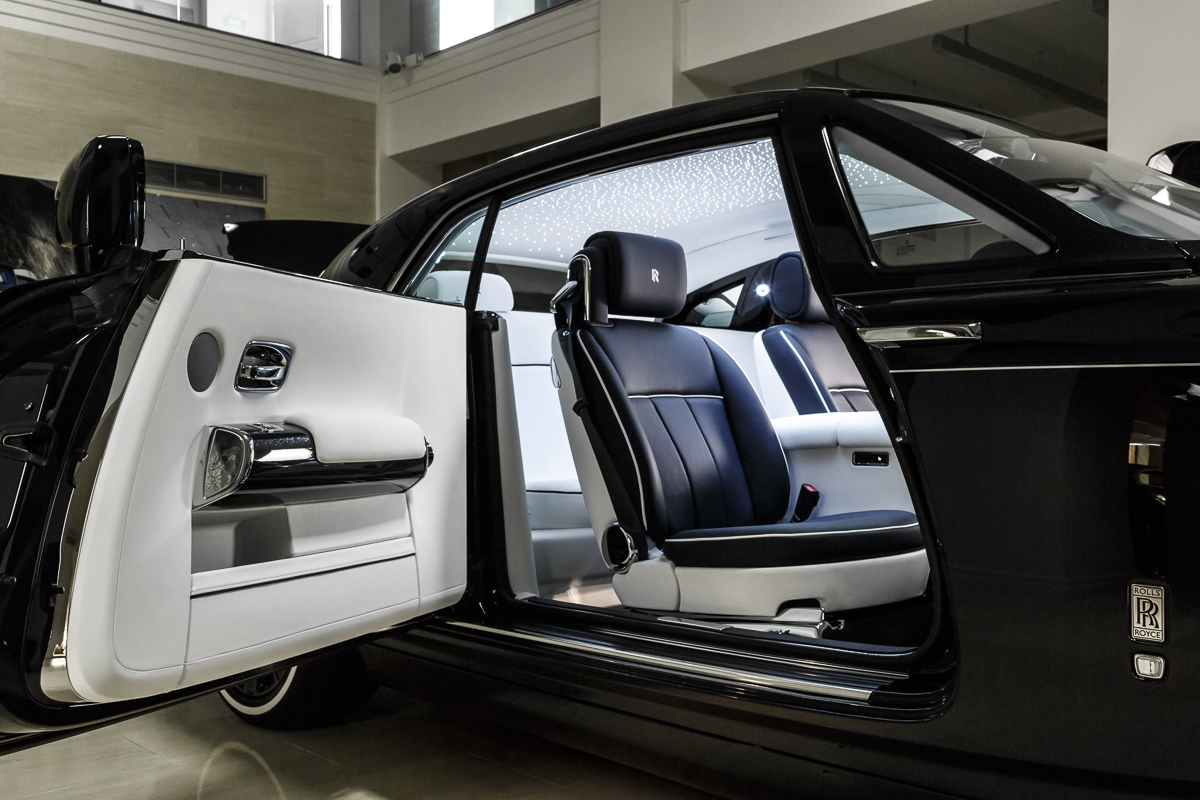 Rolls royce motor cars. Rolls Royce Phantom Zenith. Rolls Royce Phantom Zenith collection. Rolls Royce Phantom Phantom collection. Rolls-Royce Phantom автосалон.